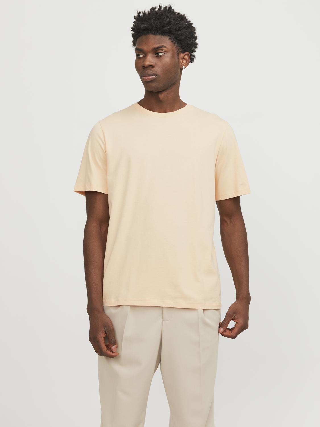 model_shot-front